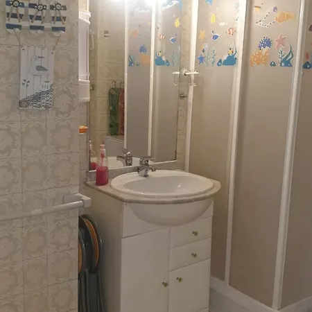Center Beachfront Yate Apartman *