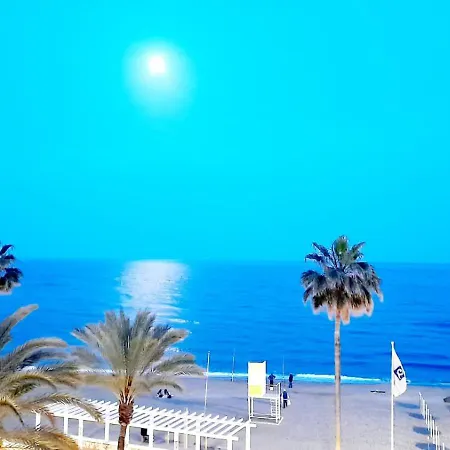 Апартаменти Center Beachfront Yate