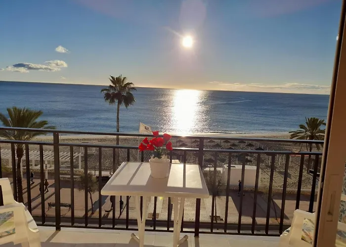 Center Beachfront Yate Апартаменты