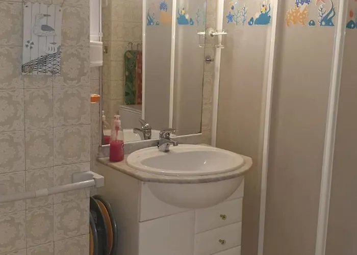 Center Beachfront Yate Апартаменты *