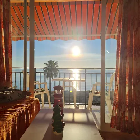 Center Beachfront Yate * 푸엔히롤라